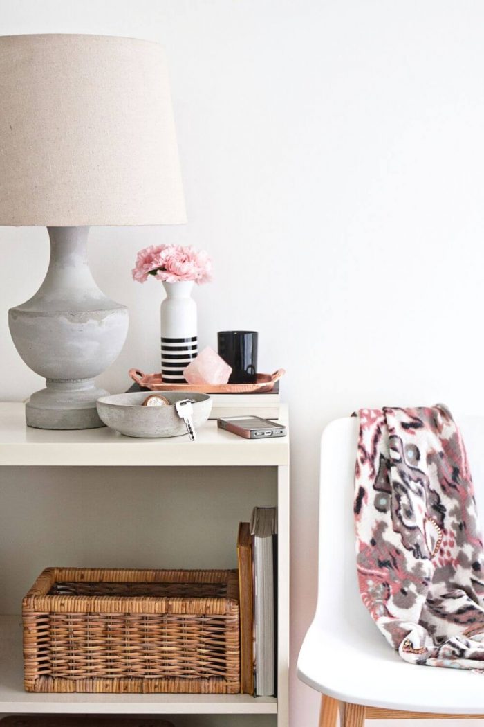 5 Tiny Entryway Table Ideas for your Apartment (On a Budget!)
