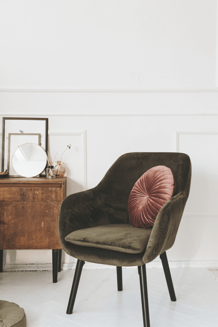 The 17 Best Accent Chair Ideas For Small Living Rooms