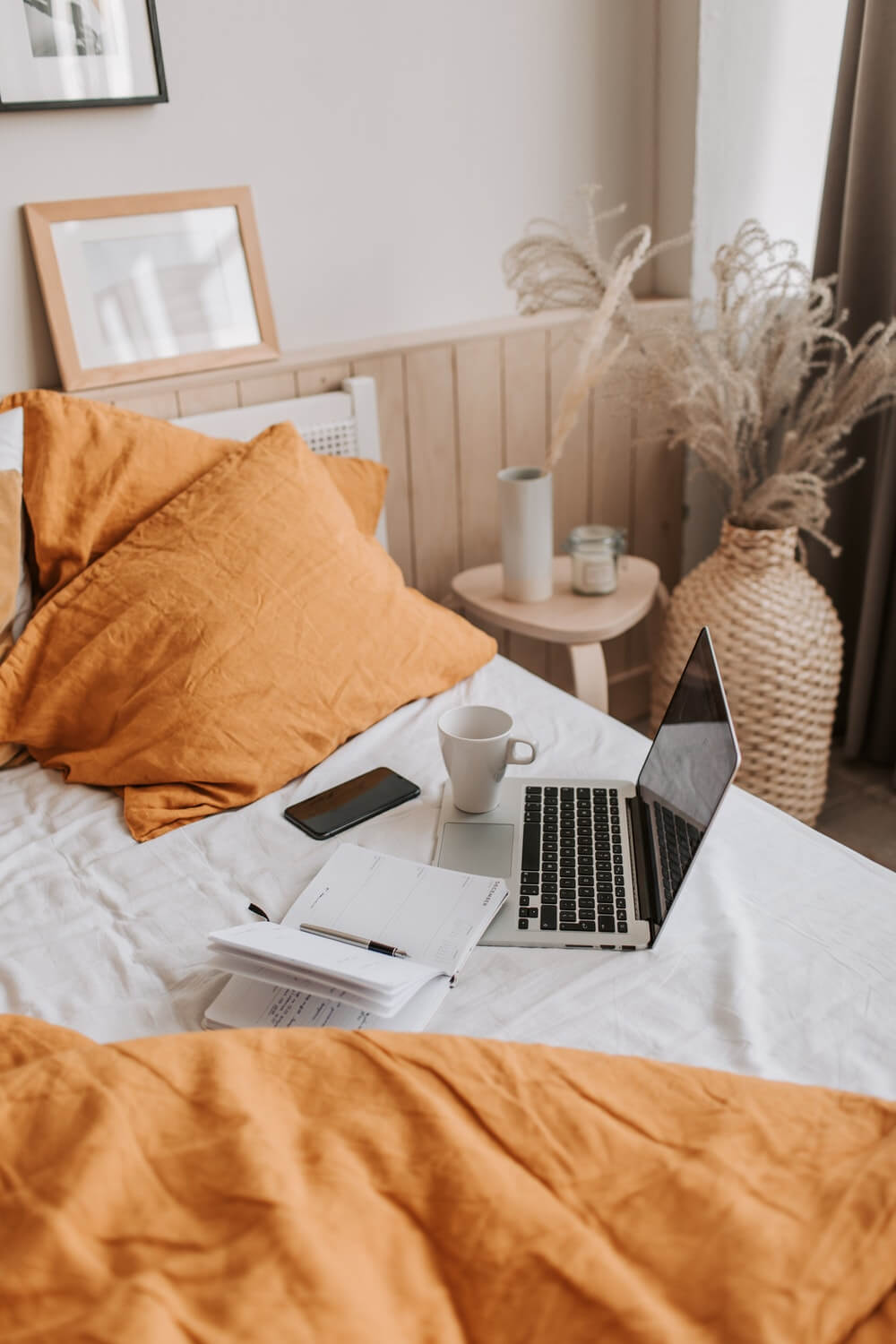 25 Best College Apartment Bedroom Ideas That Don’t Break The Bank