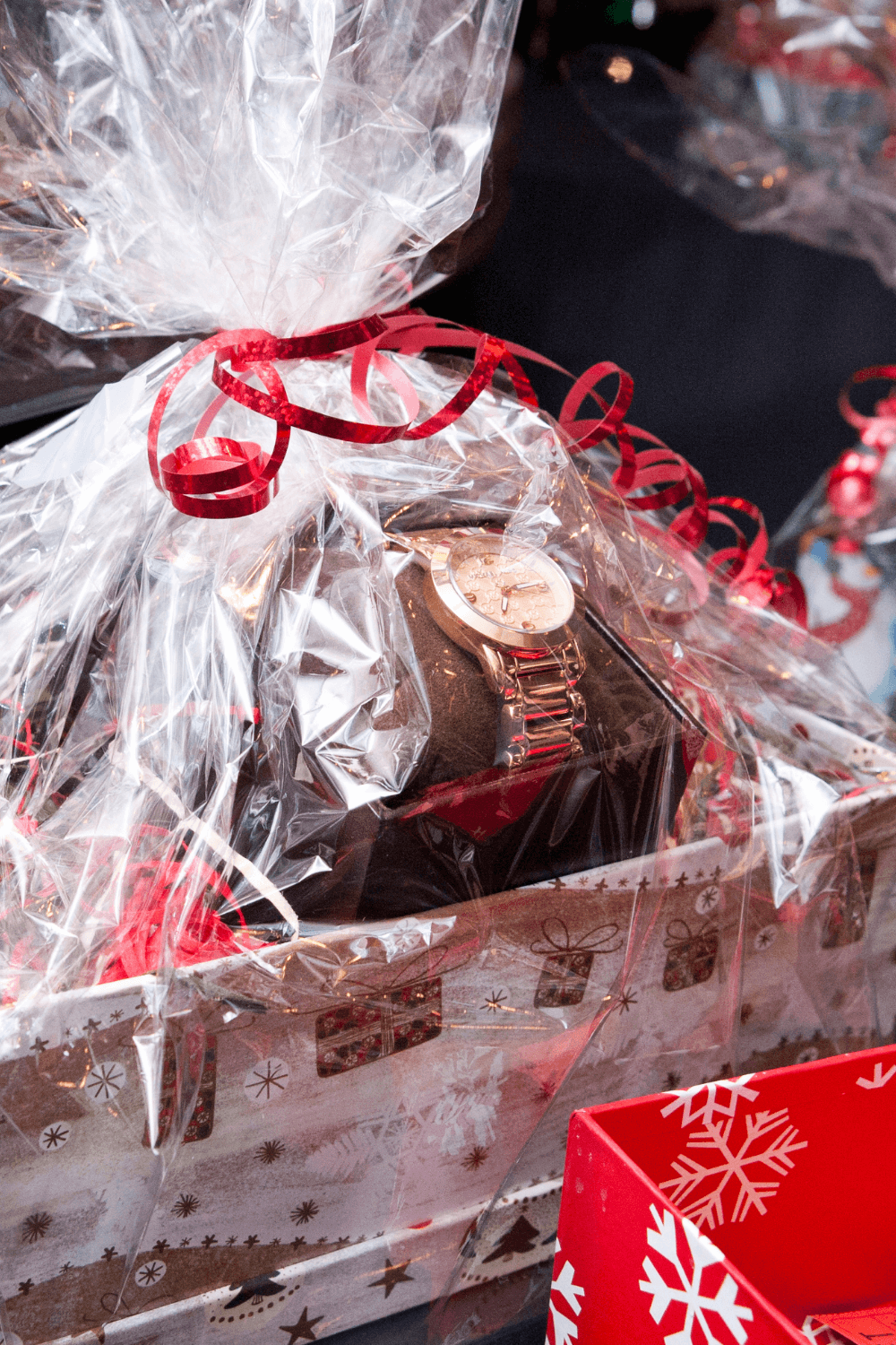 18 Heartfelt Christmas Gift Basket Ideas For Mom To Give in 2022