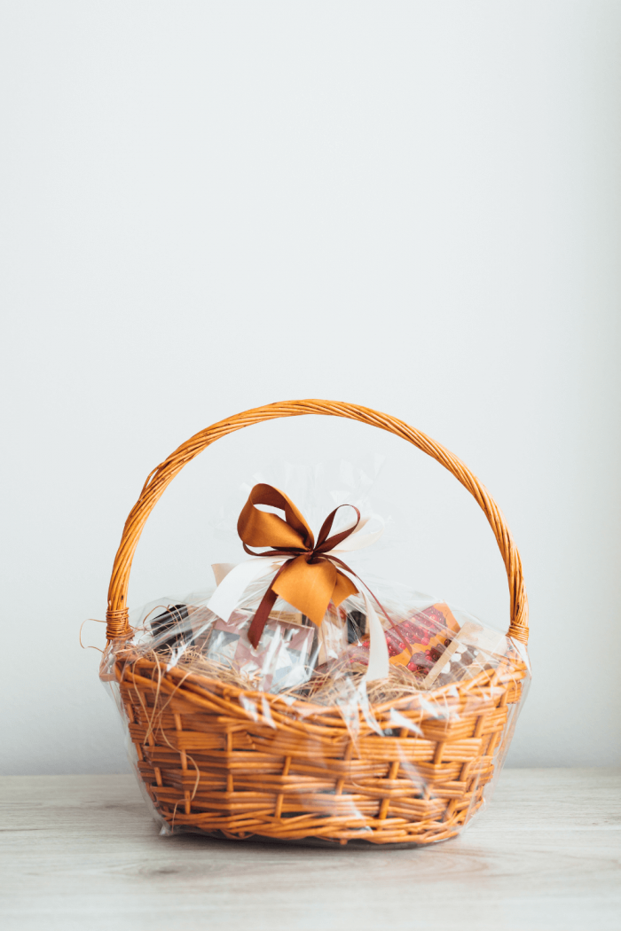 What To Put In A Housewarming Gift Basket (15 Thoughtful Ideas)