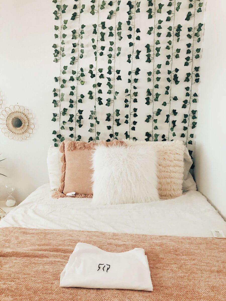 27 Best Aesthetic Rooms With Led Lights And Vines