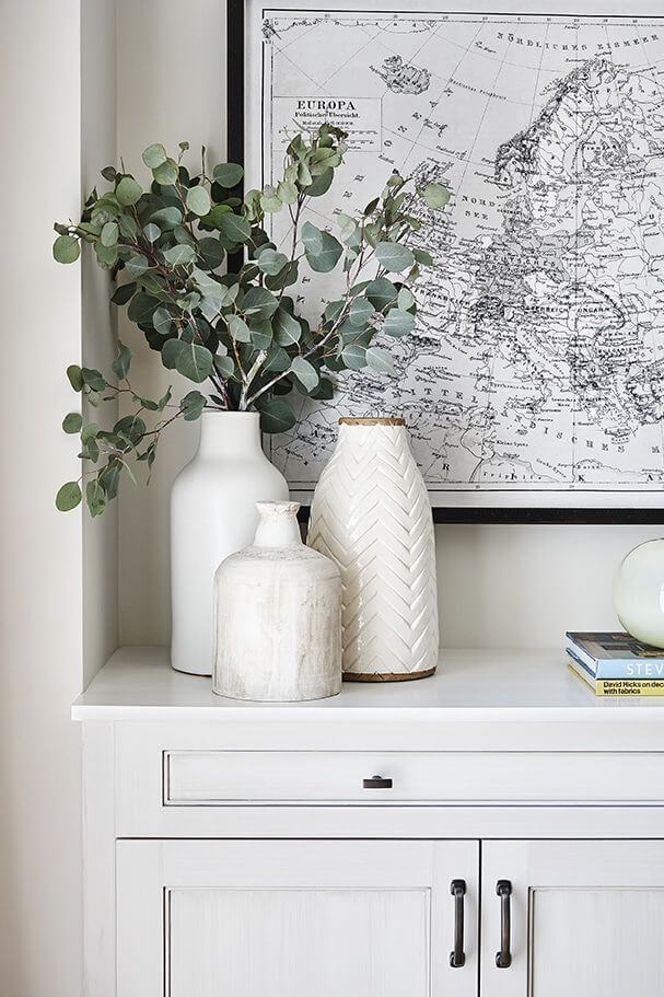 How do you display eucalyptus in a vase