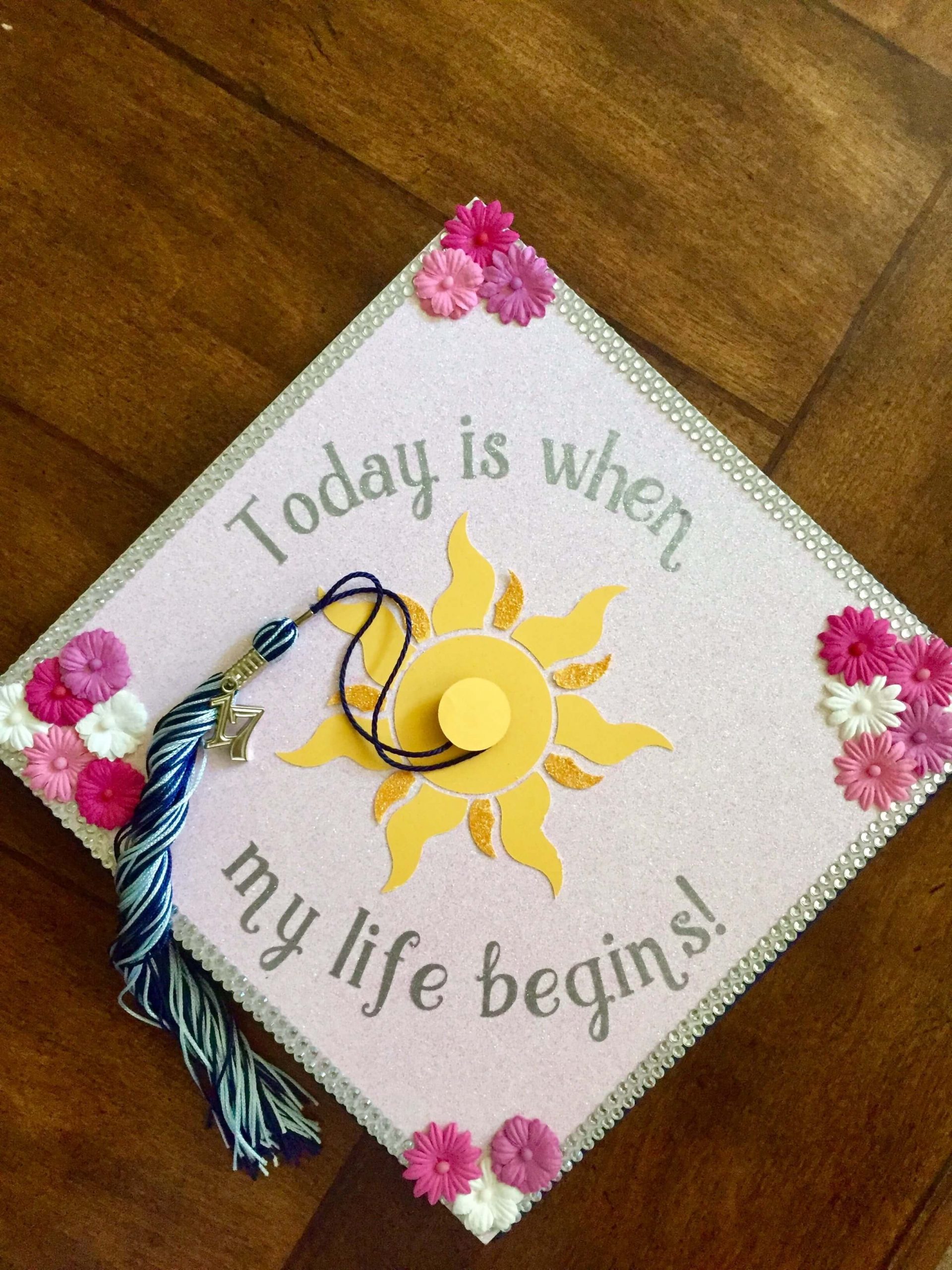 24 Cute & Funny Graduation Cap Ideas That Are Easy to Recreate in 2024