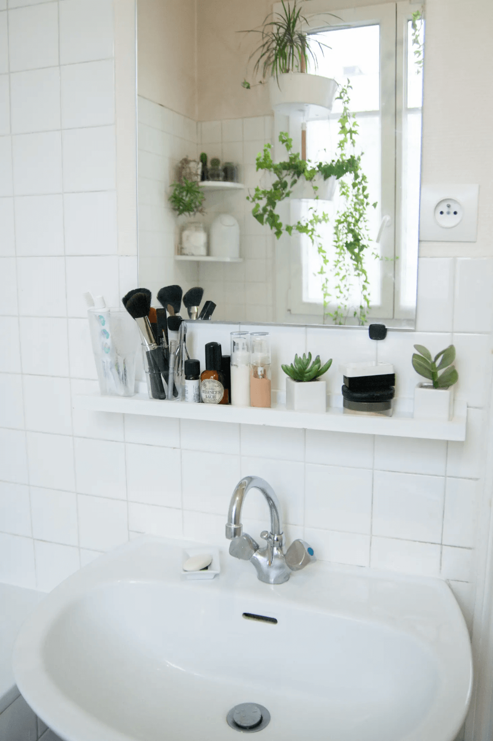 28 Small Apartment Bathroom Ideas To Revamp Your Bathroom On A Budget