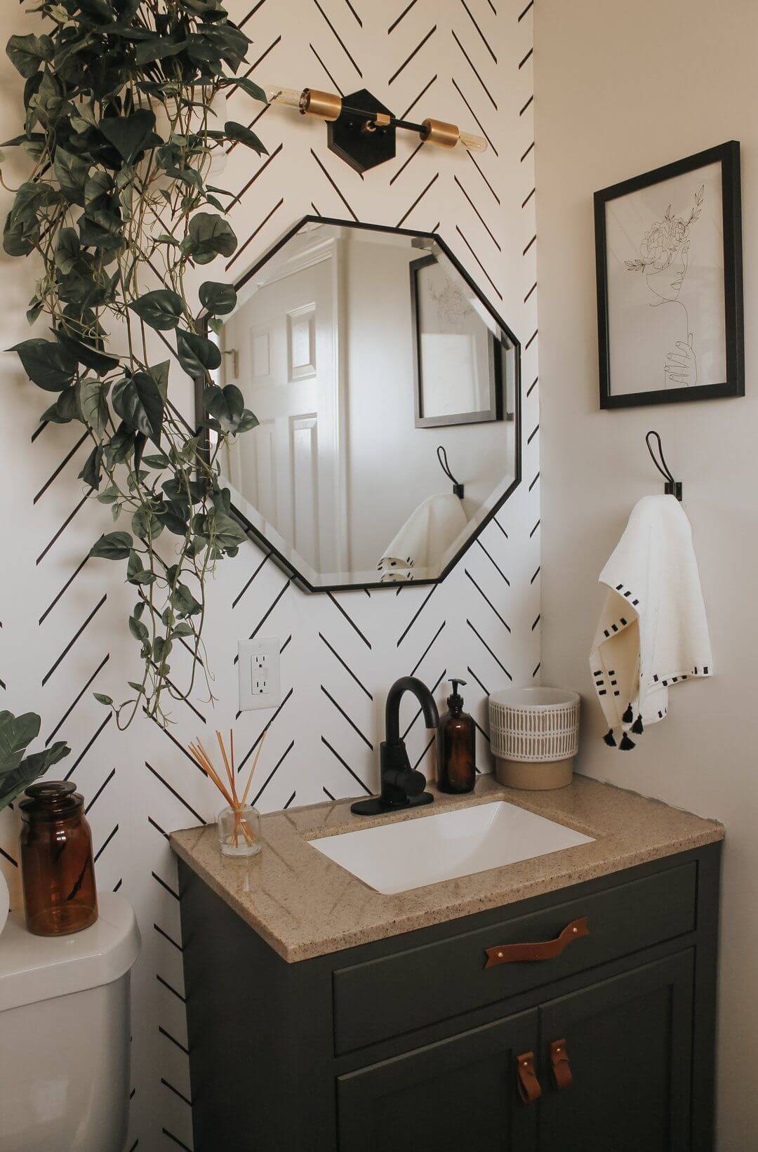 28 Small Apartment Bathroom Ideas To Revamp Your Bathroom On A Budget