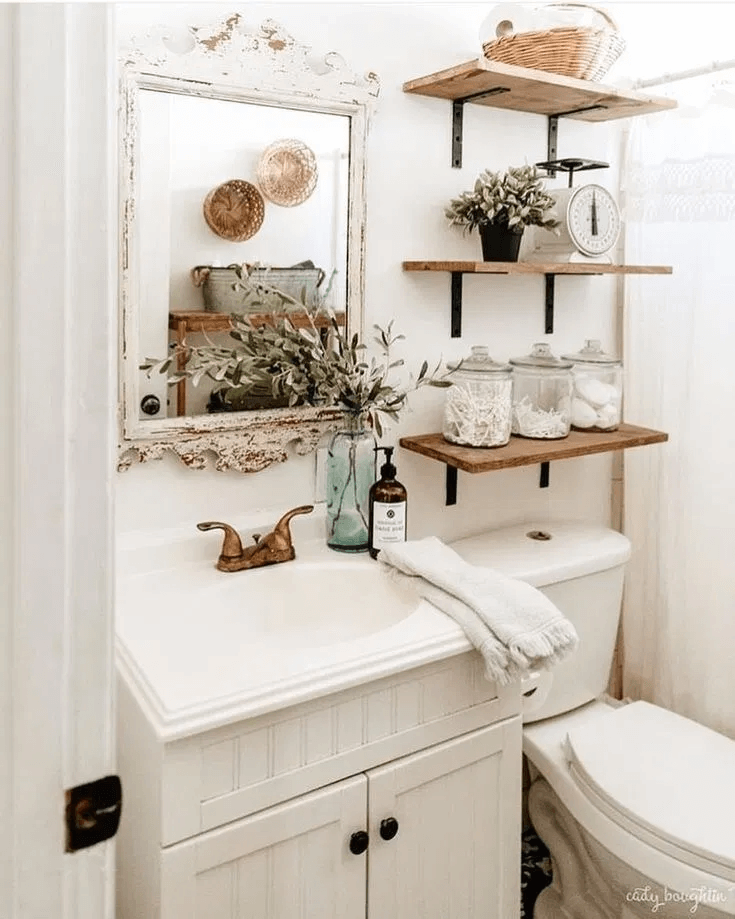 small farmhouse bathroom with white textured mirror