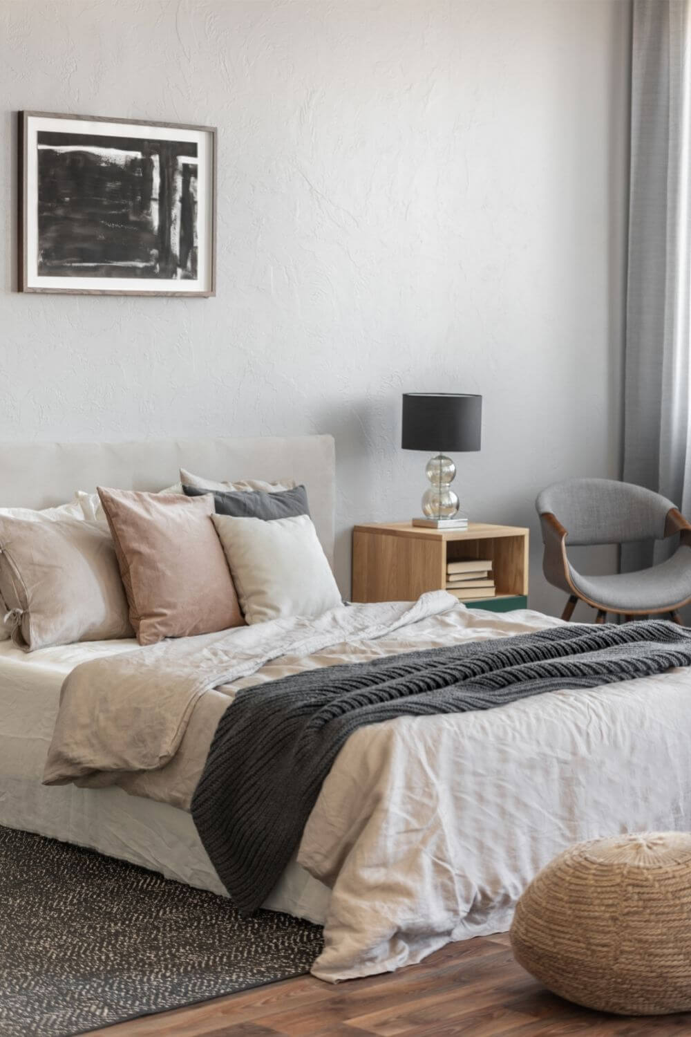 18 Decorative Throw Pillow Ideas For Your Bed (And How To Arrange Them)