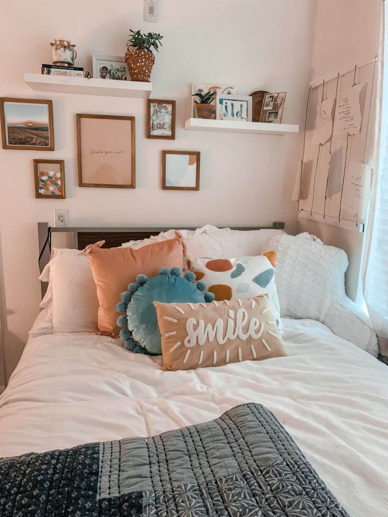 boho dorm decor minimalist