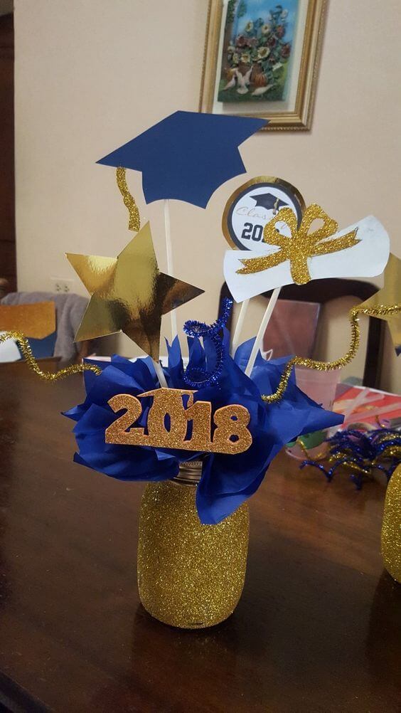 easy graduation centerpiece with mason jar