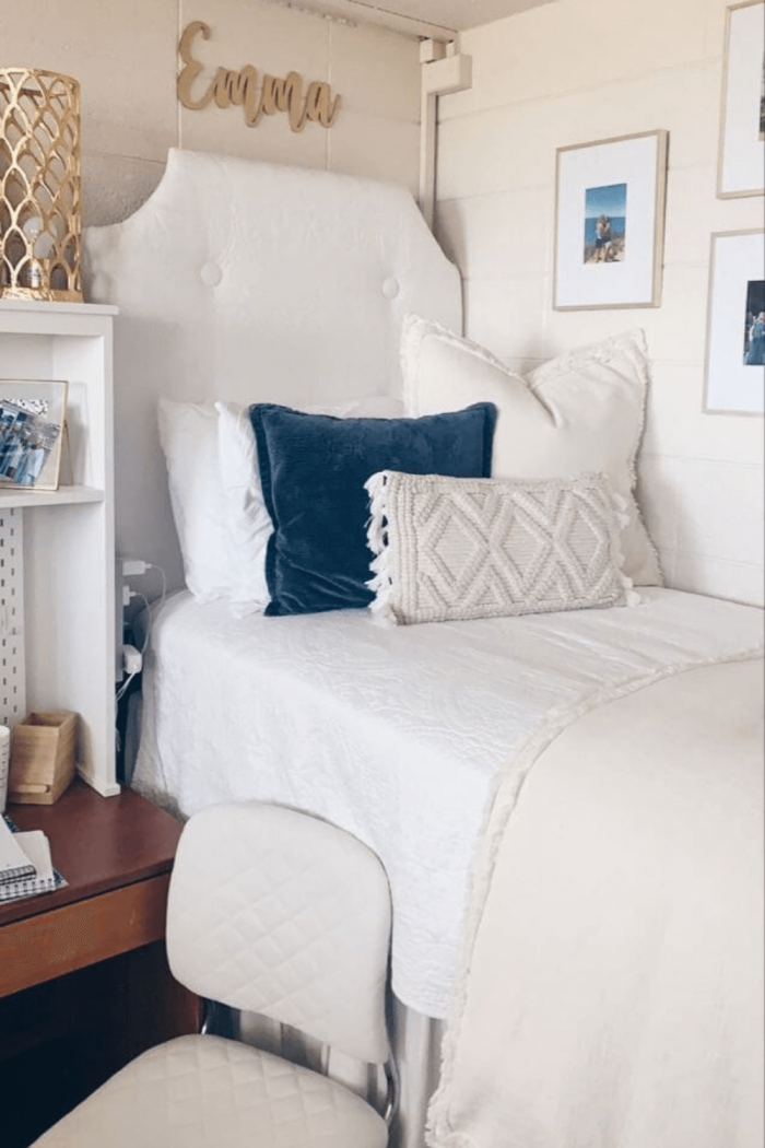 23 Best Minimalist Dorm Room Ideas On A Budget