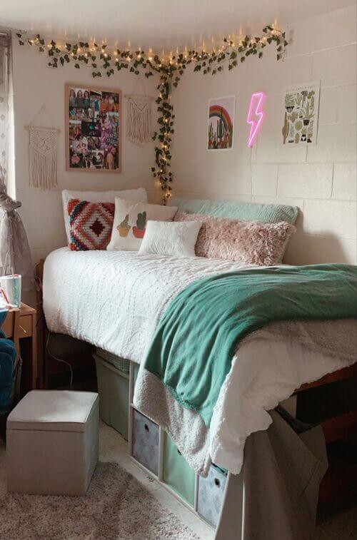 Earthy dorm room