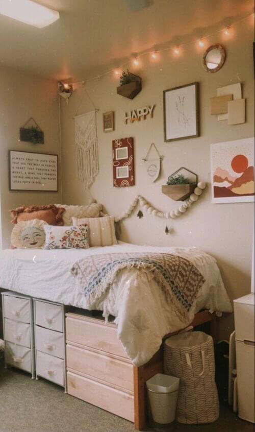 18 Cozy & Stylish Boho Dorm Room Ideas To Recreate In 2025