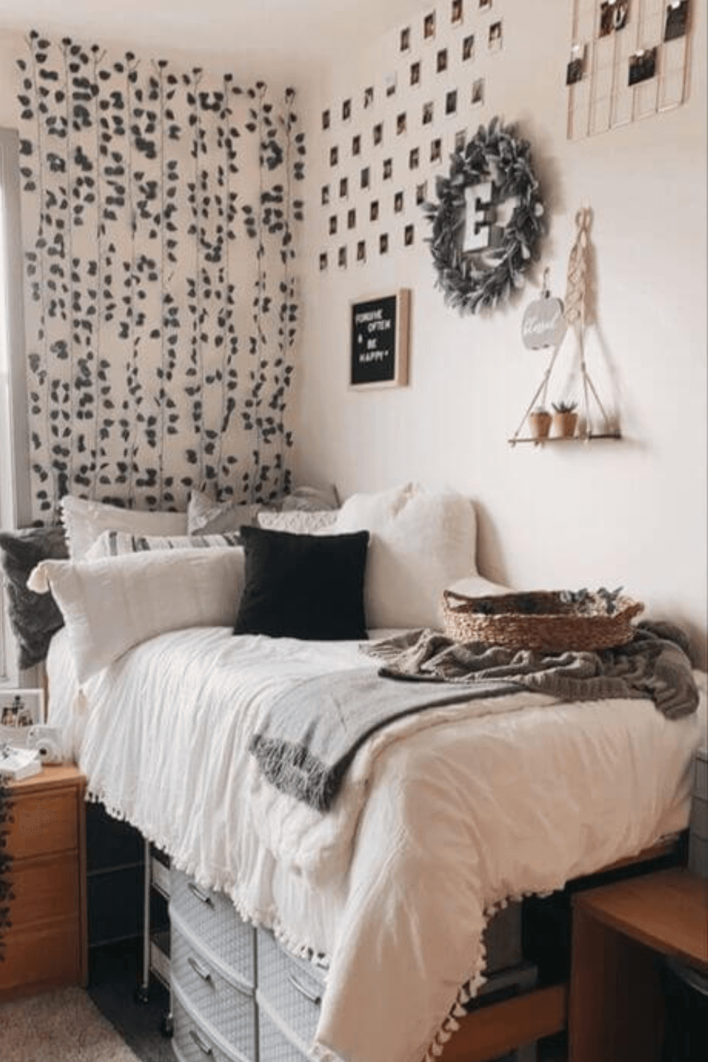 18 Cozy & Stylish Boho Dorm Room Ideas To Recreate In 2023