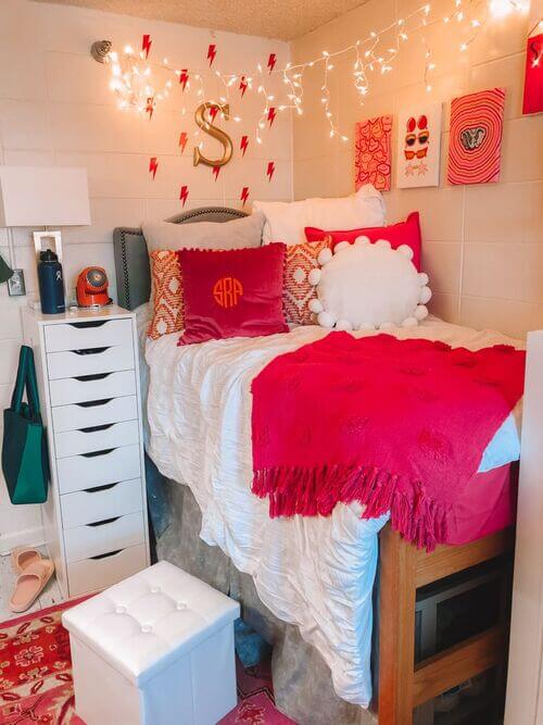 cute preppy dorm room