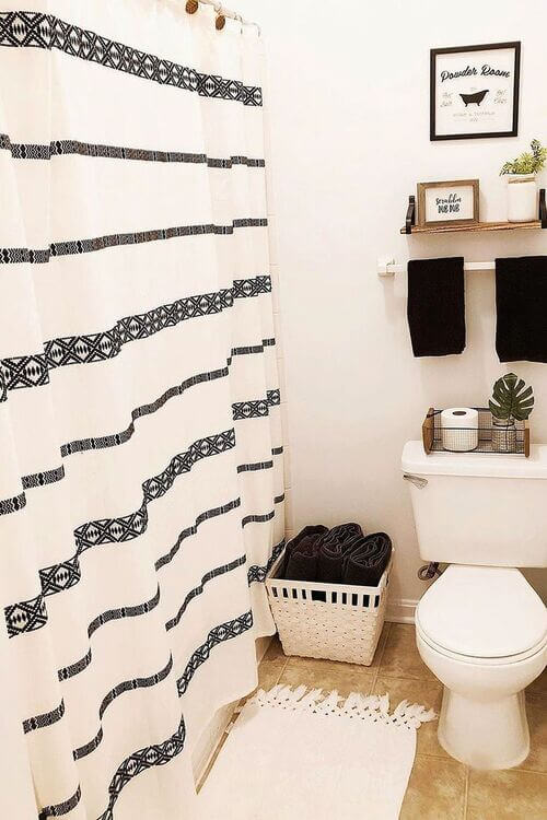 How to maximize space in a small bathroom