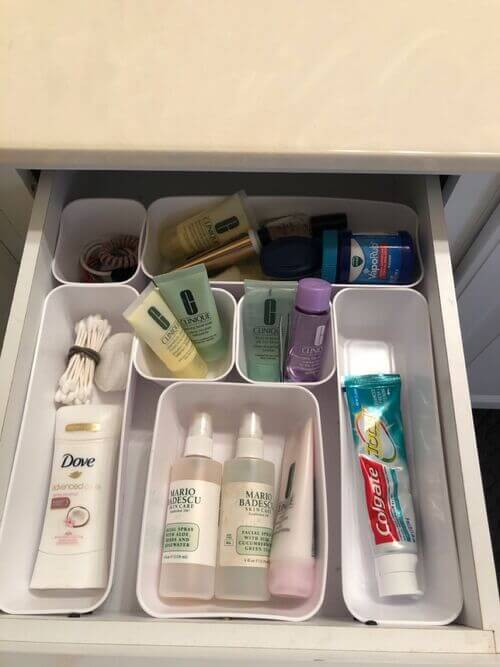 how to organize small bathroom drawers