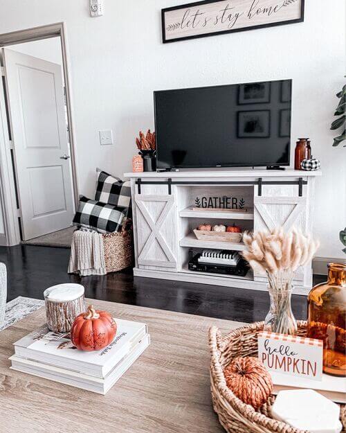 minimalist fall decor