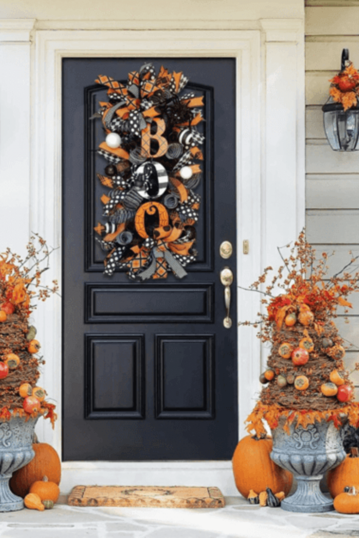25 Cheap Outdoor Halloween Decorating Ideas To Get You Into The Spooky Spirit