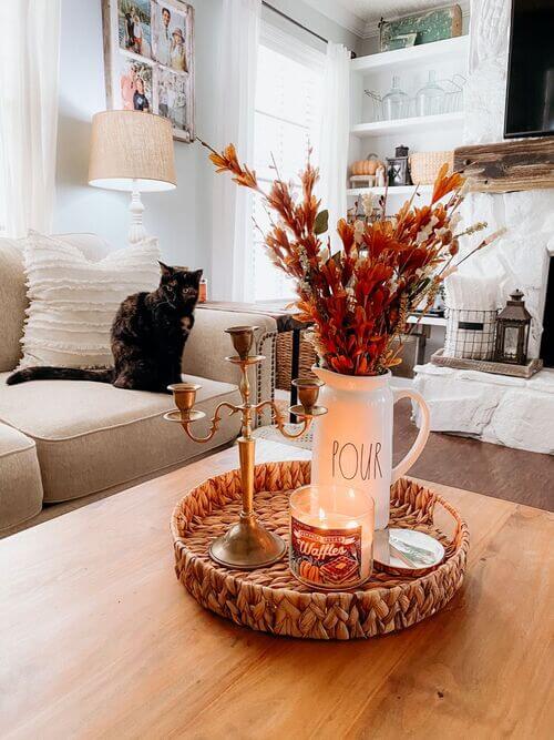 decorate coffee table for autumn