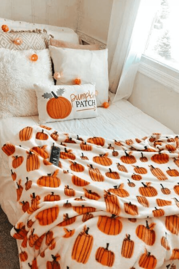11 Spooky Dorm Halloween Decorations Ideas That Everyone Will Obsess Over