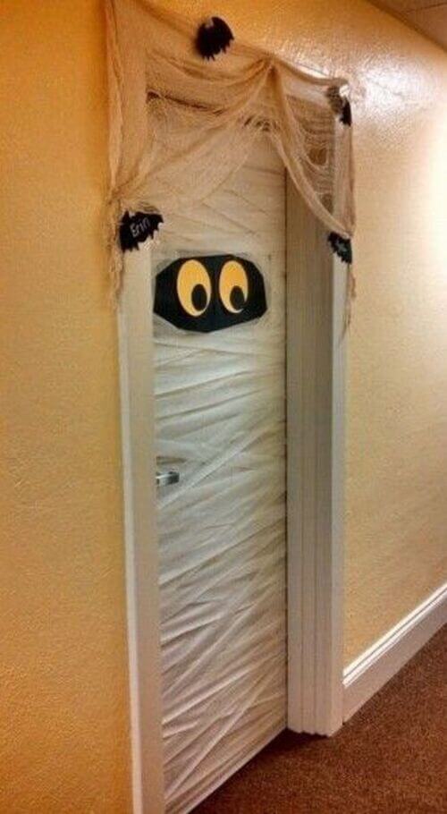 dorm halloween door decorations