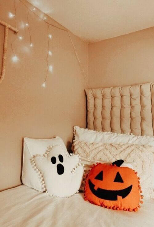 dorm room halloween decorations