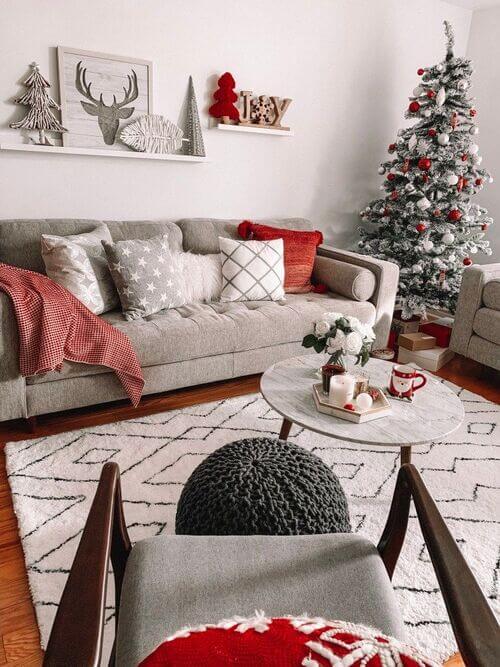 How to decorate a small living room for christmas