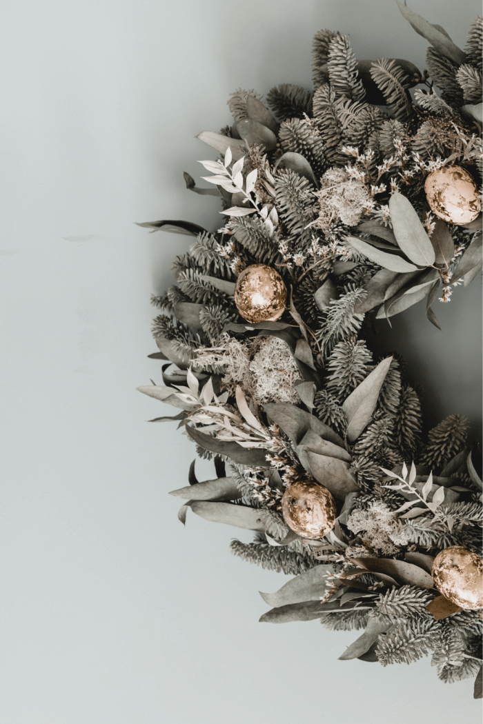 13 Best Christmas Wreaths Ideas To Recreate This Holiday Season