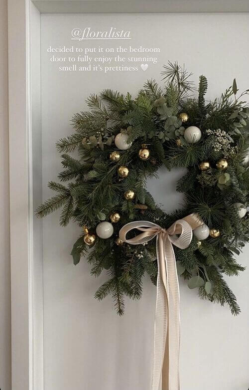 decorating with wreaths indoors