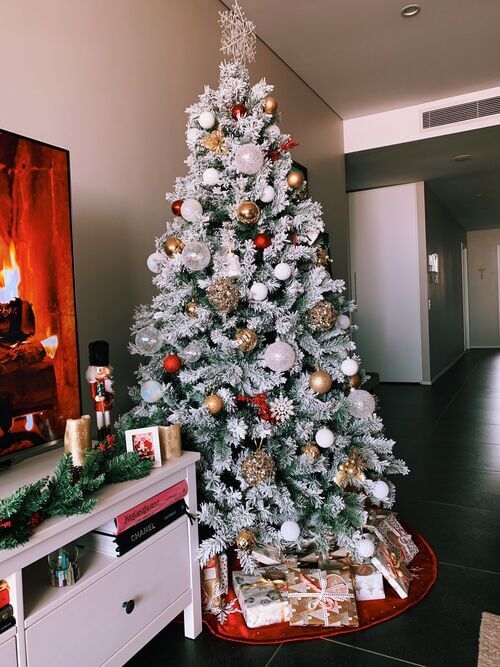 flocked christmas tree decorating ideas