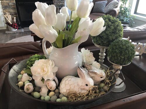 coffee table easter decor