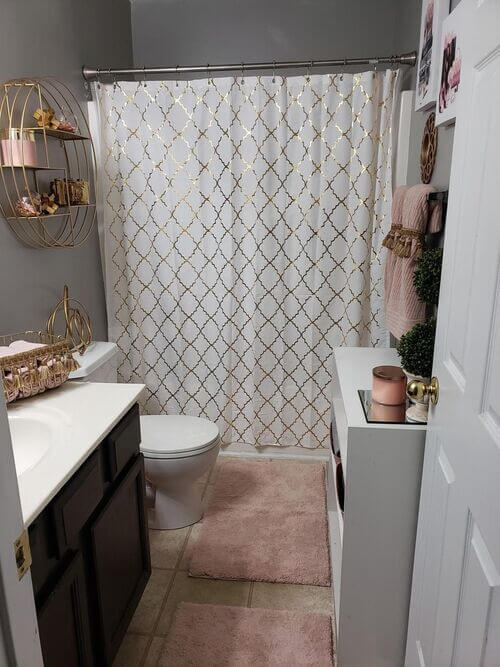 girly small bathroom