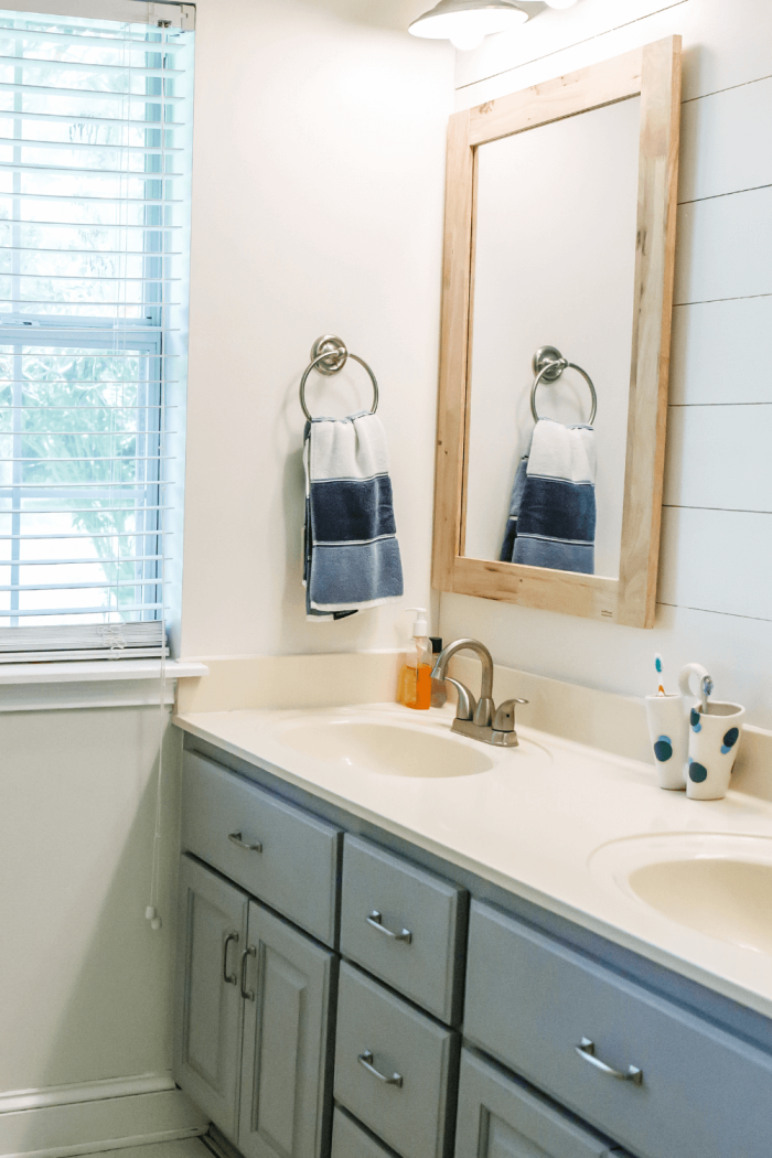 19 Easy Guest Bathroom Ideas That Revamp The Entire Space
