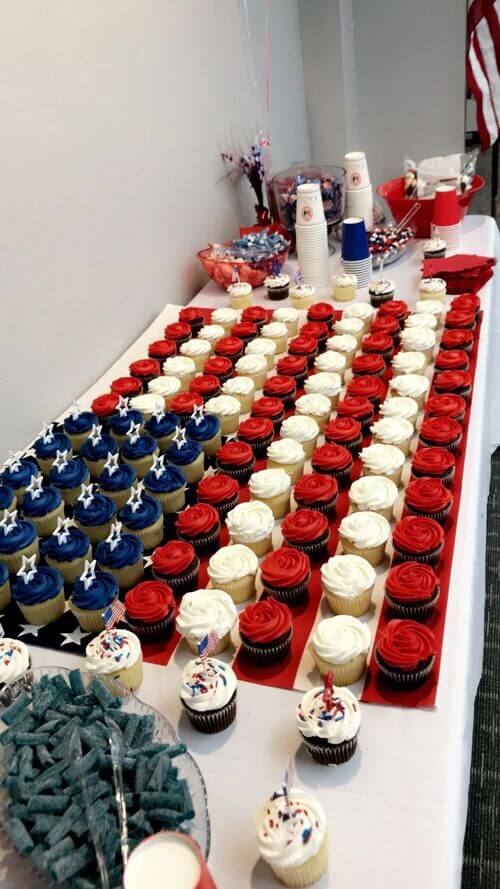 american flag cupcake display