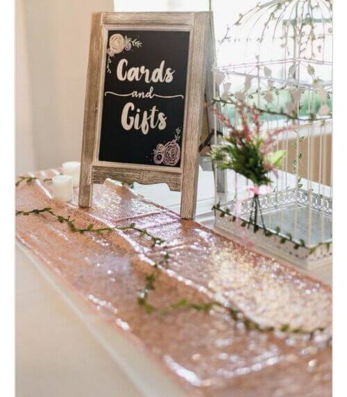gifts and cards table decor