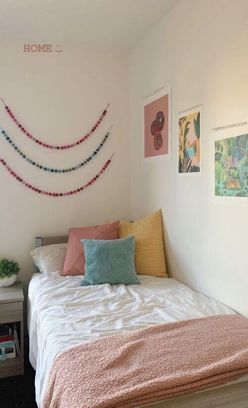 simple dorm decor