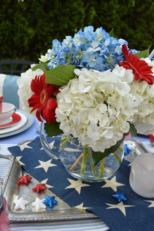 tablescape with 4th of july themed centerpieces