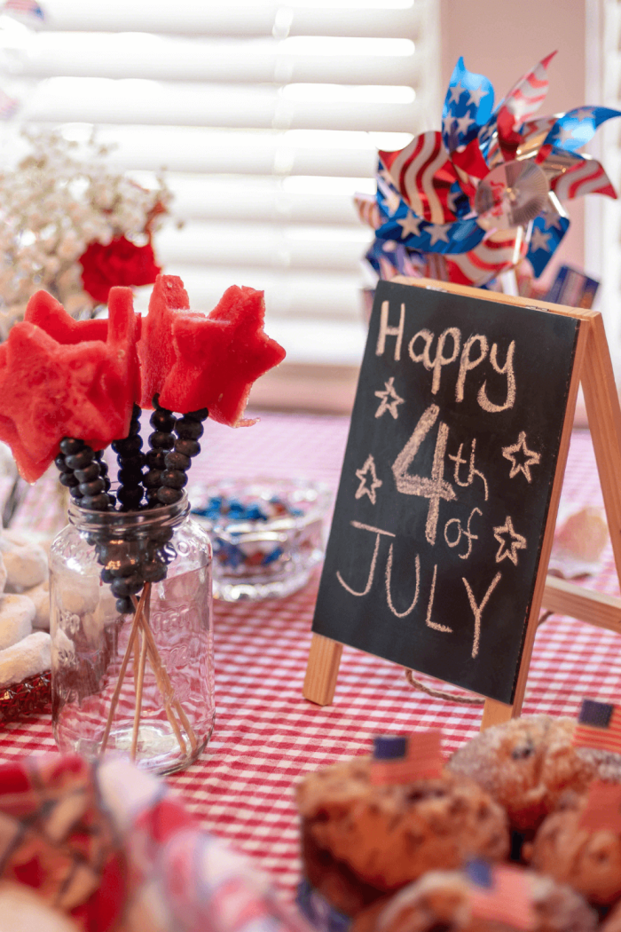 18 Easy & Delicious 4th of July Party Food Ideas (Your Guests Will LOVE!)