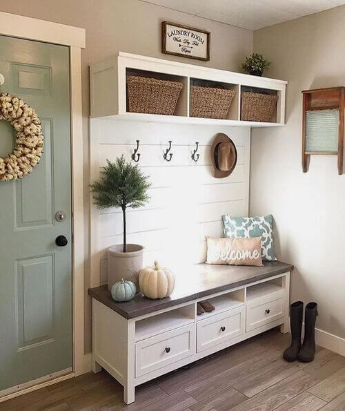 farmhouse mudroom