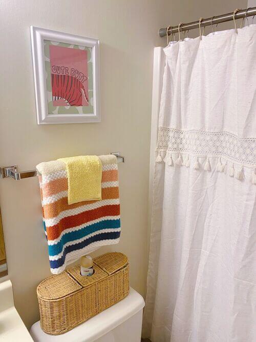 dorm bathroom decor ideas