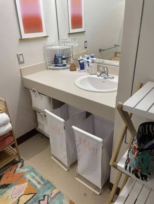 dorm bathroom organization