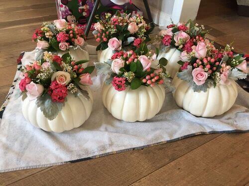 fall centerpieces diy small pumpkins with flowers