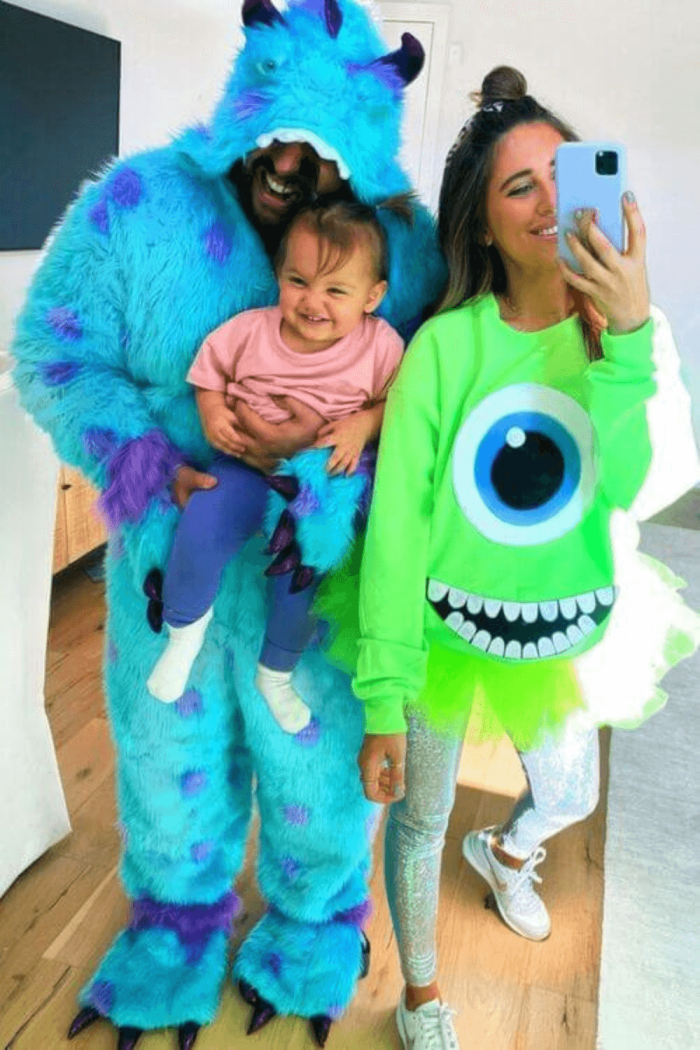 22 Funny Family Halloween Costume Ideas (Perfect For Parents & Kids)