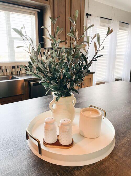 simple dining table centerpiece