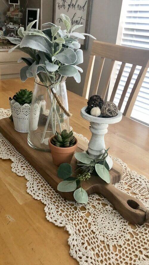 simple centerpiece dining