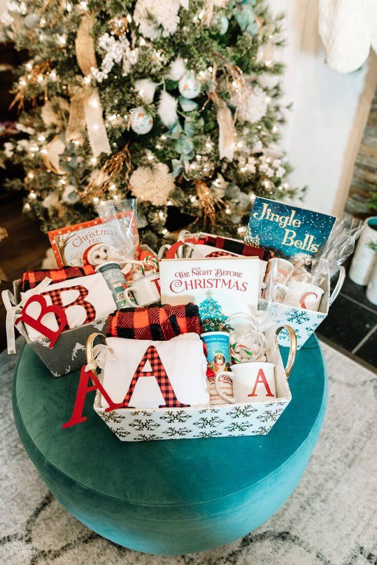 18 Heartfelt Christmas Gift Basket Ideas For Mom To Give in 2022