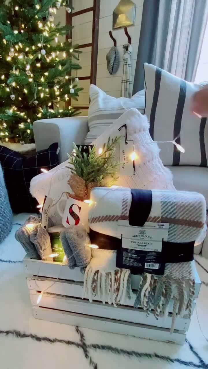 18 Heartfelt Christmas Gift Basket Ideas For Mom To Give in 2022