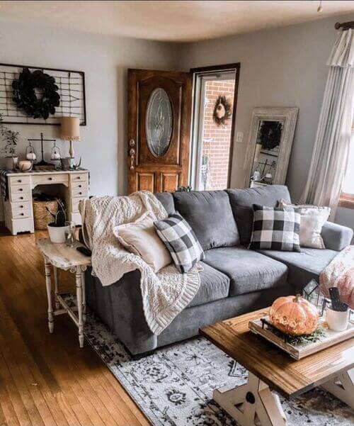 cozy farmhouse decor