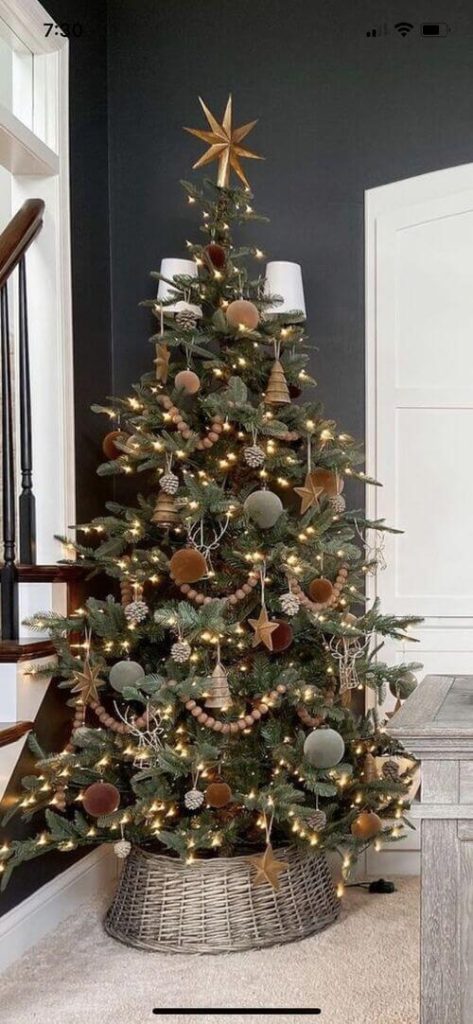 modern christmas tree decor